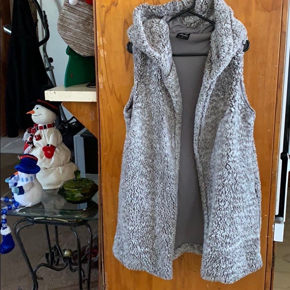 Long vest for woman sleeveless